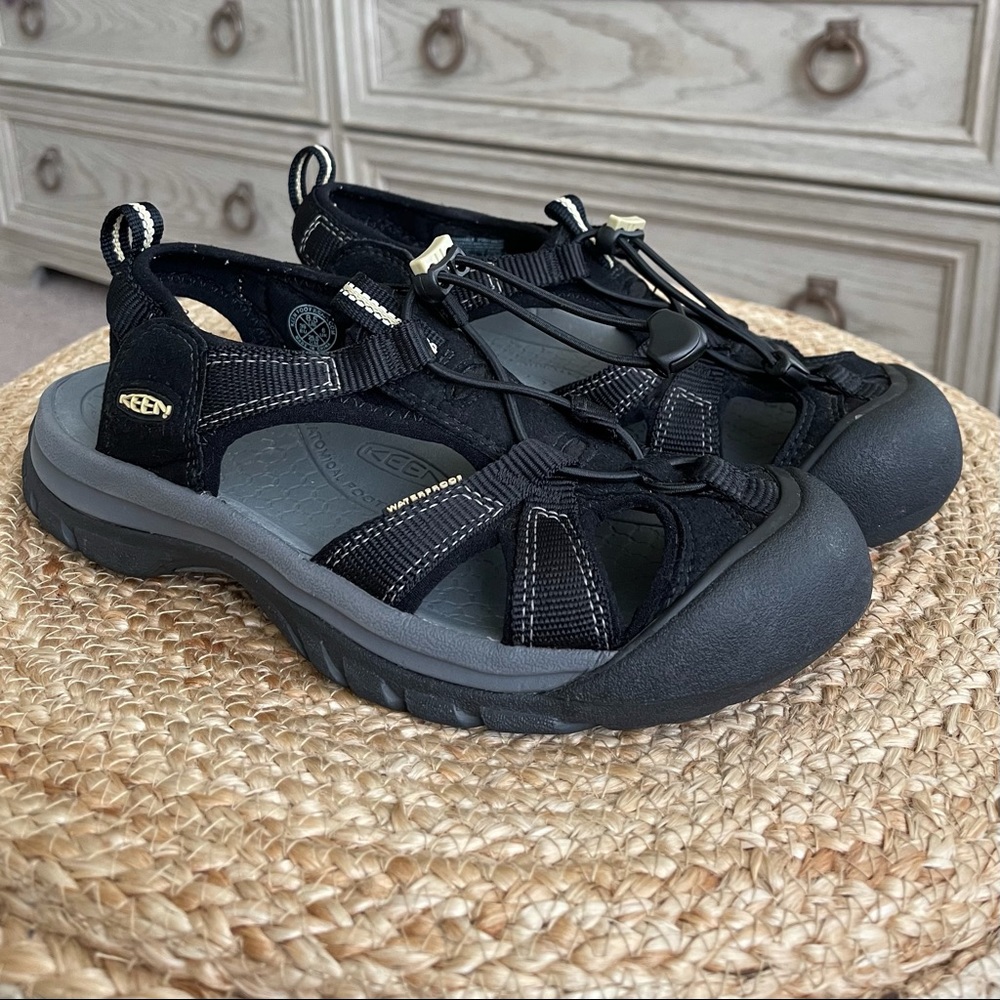 Keen Women’s Black Venice H2
